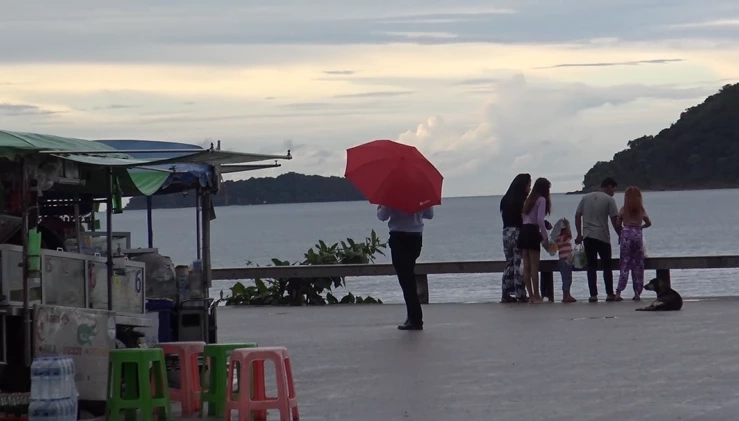 อุตุฯ ใต้เตือนฝนตกหนักภาคใต้ 18 - 21 ต.ค. นี้ สงขลาฝนโปรยปรายแต่ทะเลเรียบ