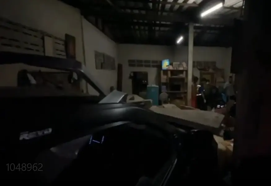 ซ้ำซาก “รถชนบ้าน 4 ครั้ง” เพิ่งซ่อมเสร็จ เจ้าของเจ็บปางตาย