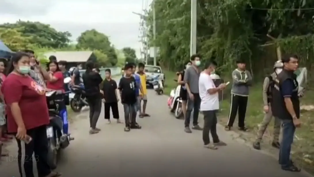 น่วม “ชาวบ้าน” รุมประชาทัณฑ์ “คนร้าย” ฉุดสาวหวังจะพาไปขืนใจ  (มีคลิป)