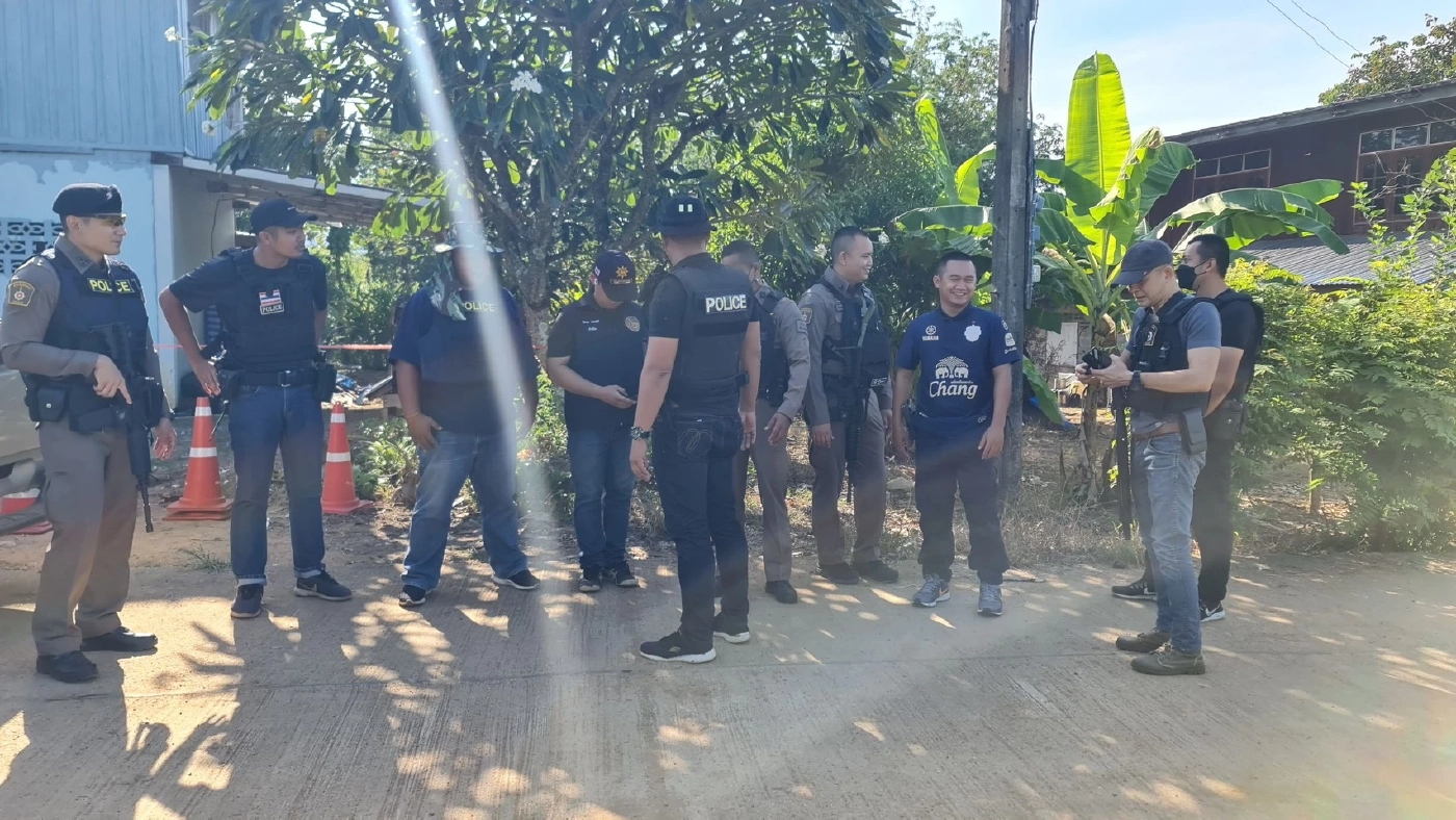 ปิดล้อมไล่ล่า "มือปืน" ยิงแม่ตัวเองดับ ก่อนหลบหนีเข้าป่า