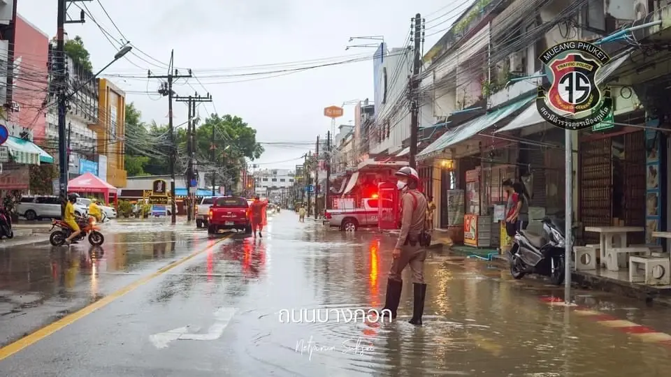 ผบ.ตร.สั่งบรรเทาทุกข์น้ำท่วมภูเก็ต จนกว่าสถานการณ์คลี่คลาย