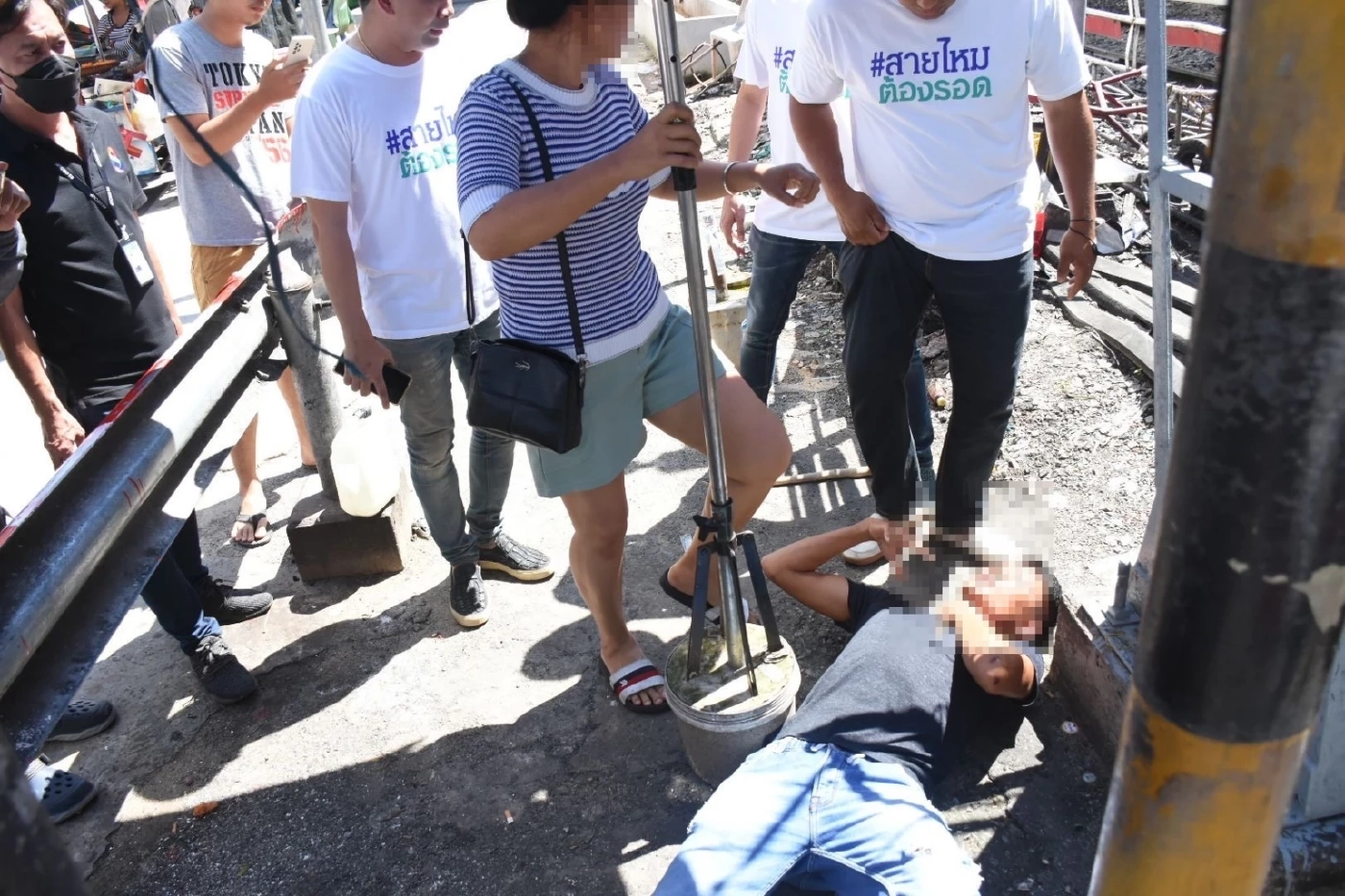 เพจสายไหมฯ จี้ตร.เร่งจับ 4 ชายฉกรรจ์ชักปืนขู่พ่อค้าหมูปิ้ง