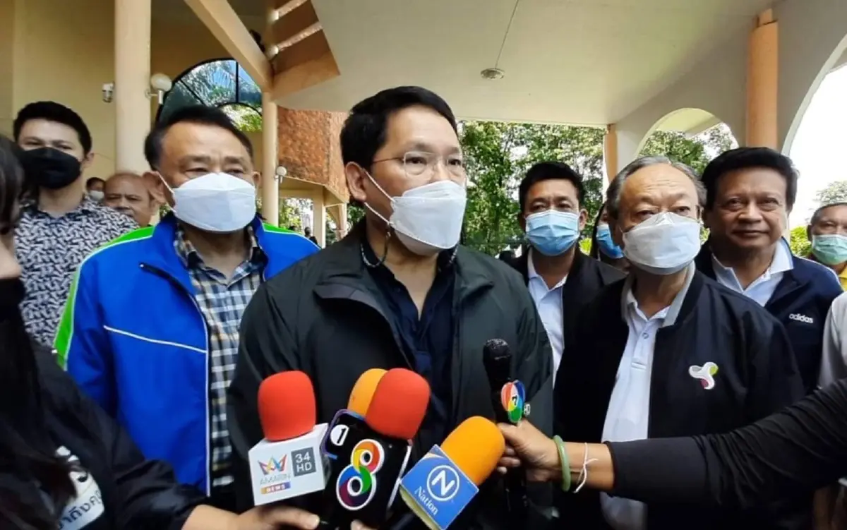 "สร้างอนาคตไทย"ลุยอุบลฯให้กำลังใจปชช.สู้น้ำท่วม