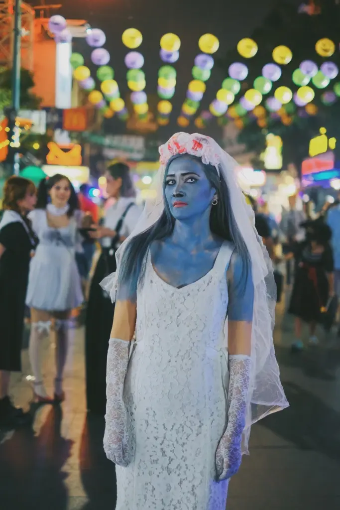 ถนนข้าวสารคึกคัก! นทท.แห่ร่วมงานวัน "ฮาโลวีน"