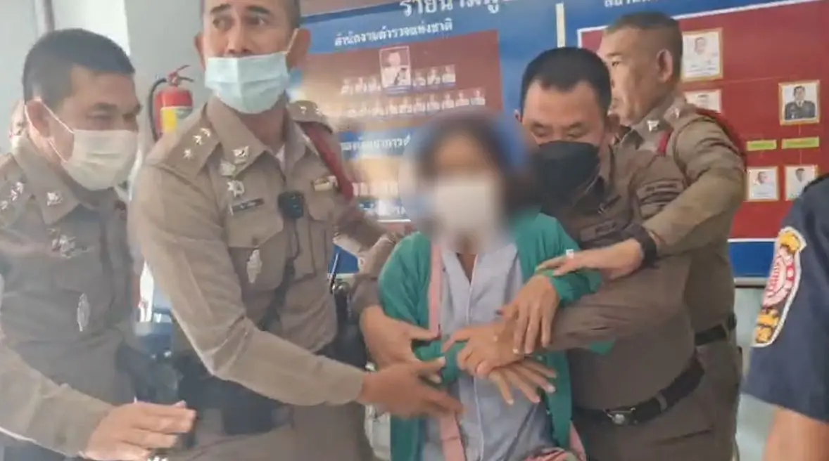 สาวเครียดแฟนหายตัว คว้ามีดจี้คอบนโรงพัก หวัง ตร.ช่วยตามหา
