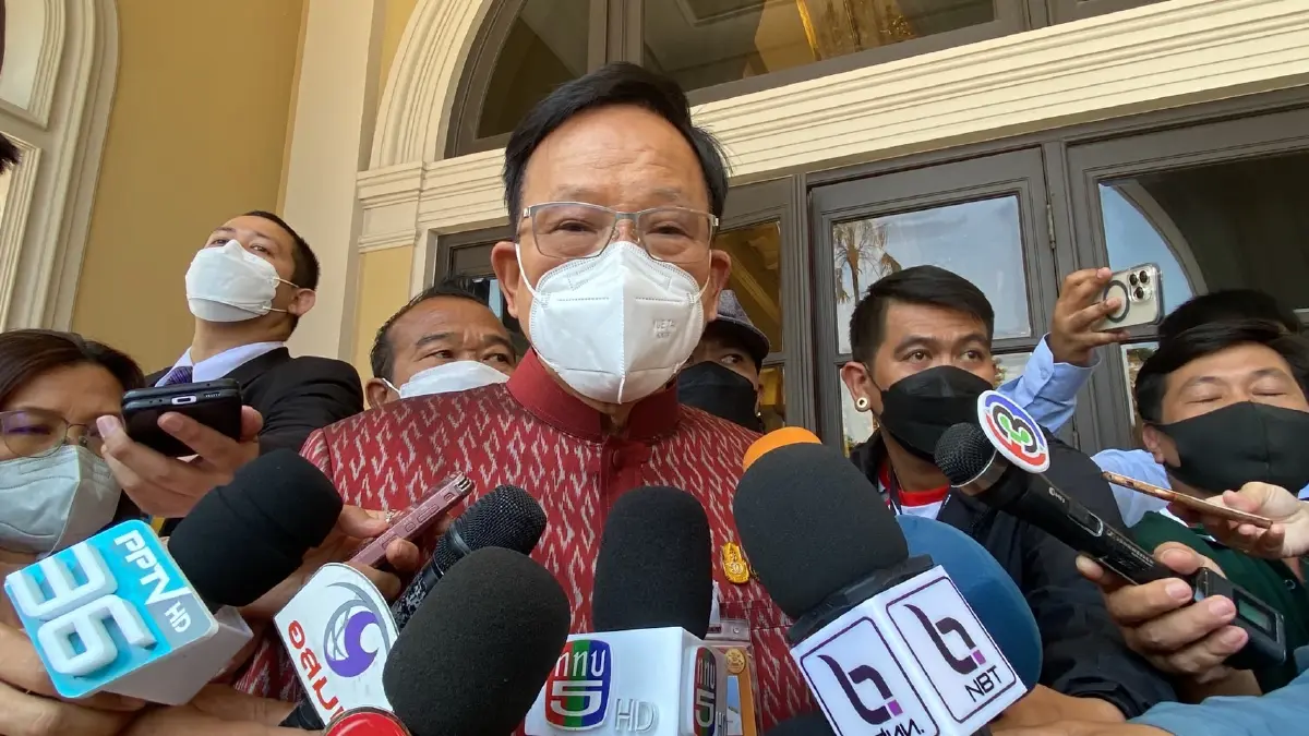 นายสันติ  พร้อมพัฒน์  รมช.คลัง 