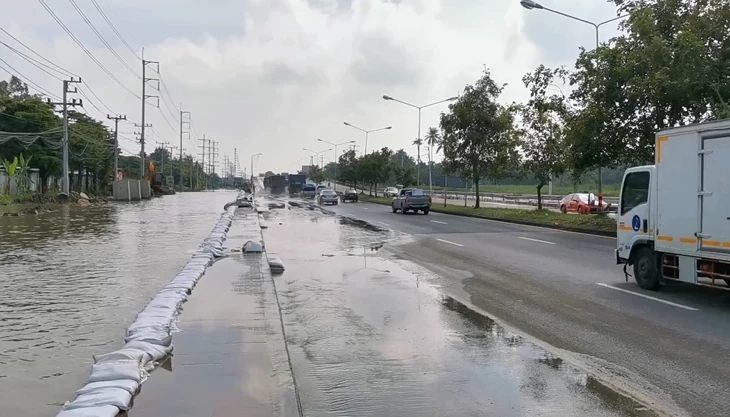 นครปฐมท่วมแล้วทั้ง 7 อำเภอ ปภ.เตือน อาจมีน้ำเพิ่มขึ้น 30 เซนติเมตร