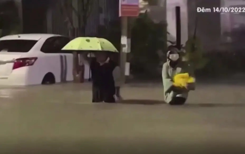 พายุ “เซินกา” ถล่ม “เวียดนาม” ดานังท่วมหนักสุดรอบ 30 ปี  (มีคลิป)