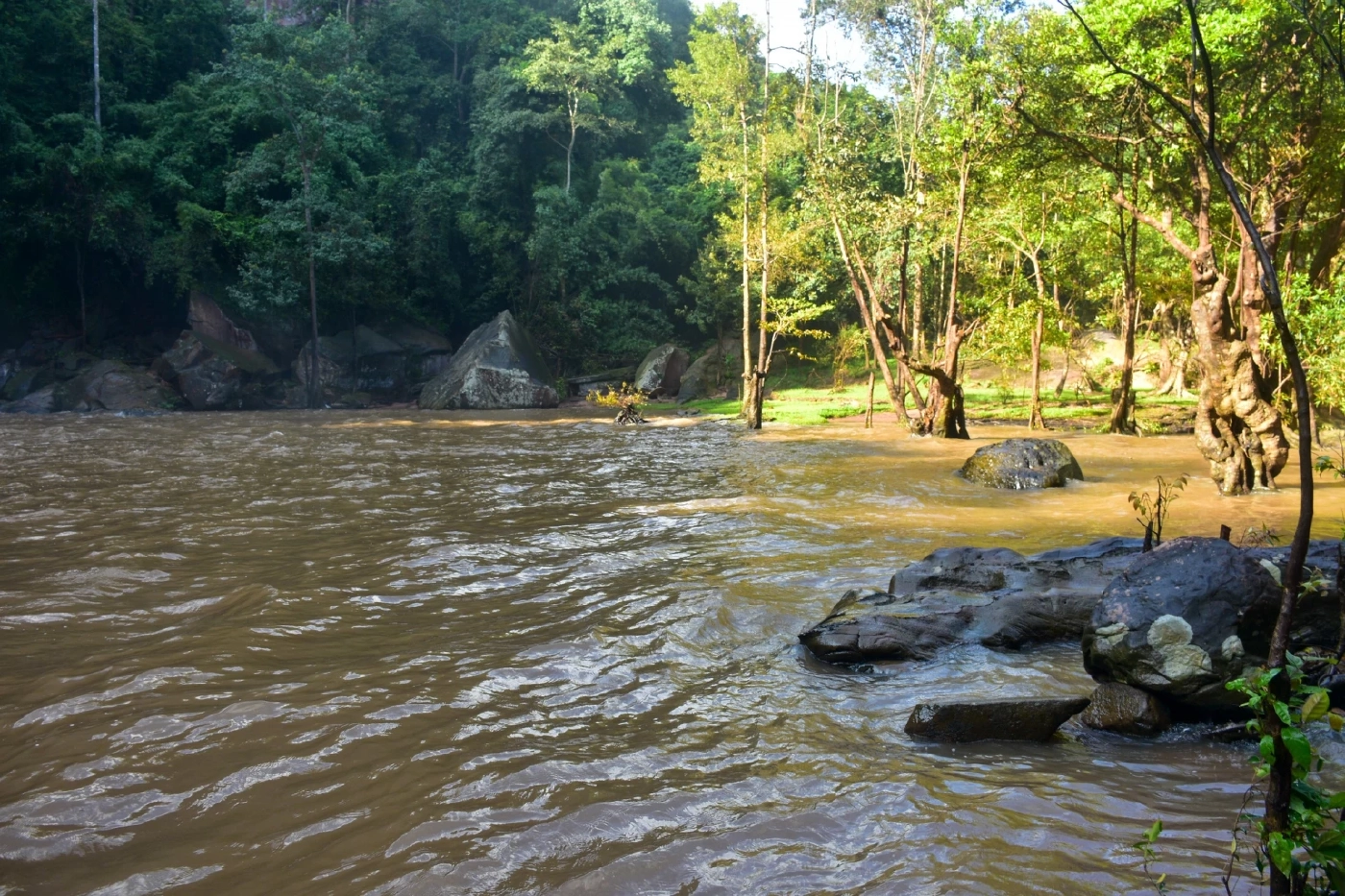 อิทธิพล"พายุโนรู"น้ำป่าหลาก สั่งปิดอุทยานแห่งชาติ 17 แห่ง งดรับนักท่องเที่ยว