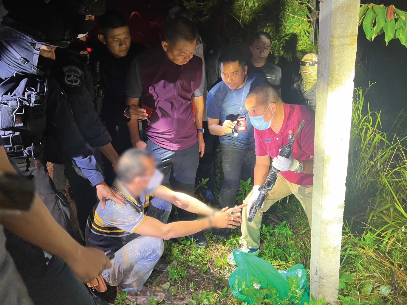 เปิดวินาทีไล่ล่าแก๊งปล้นยา-บุกชิงตัวผู้ต้องหา (มีคลิป)