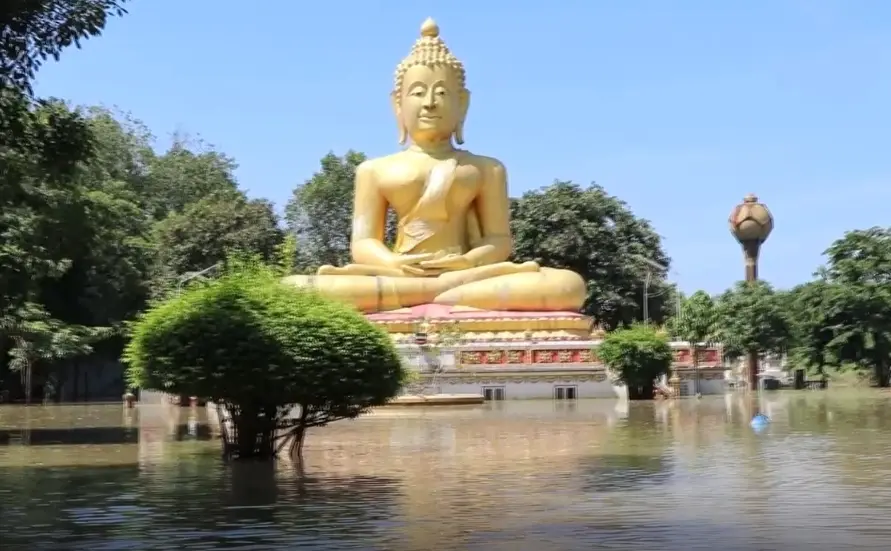 "วัดพินิจ" ท่วมหนัก! หลวงตาต้องทำนั่งร้านจำวัดเหตุกุฏิจมมิดหลังคา
