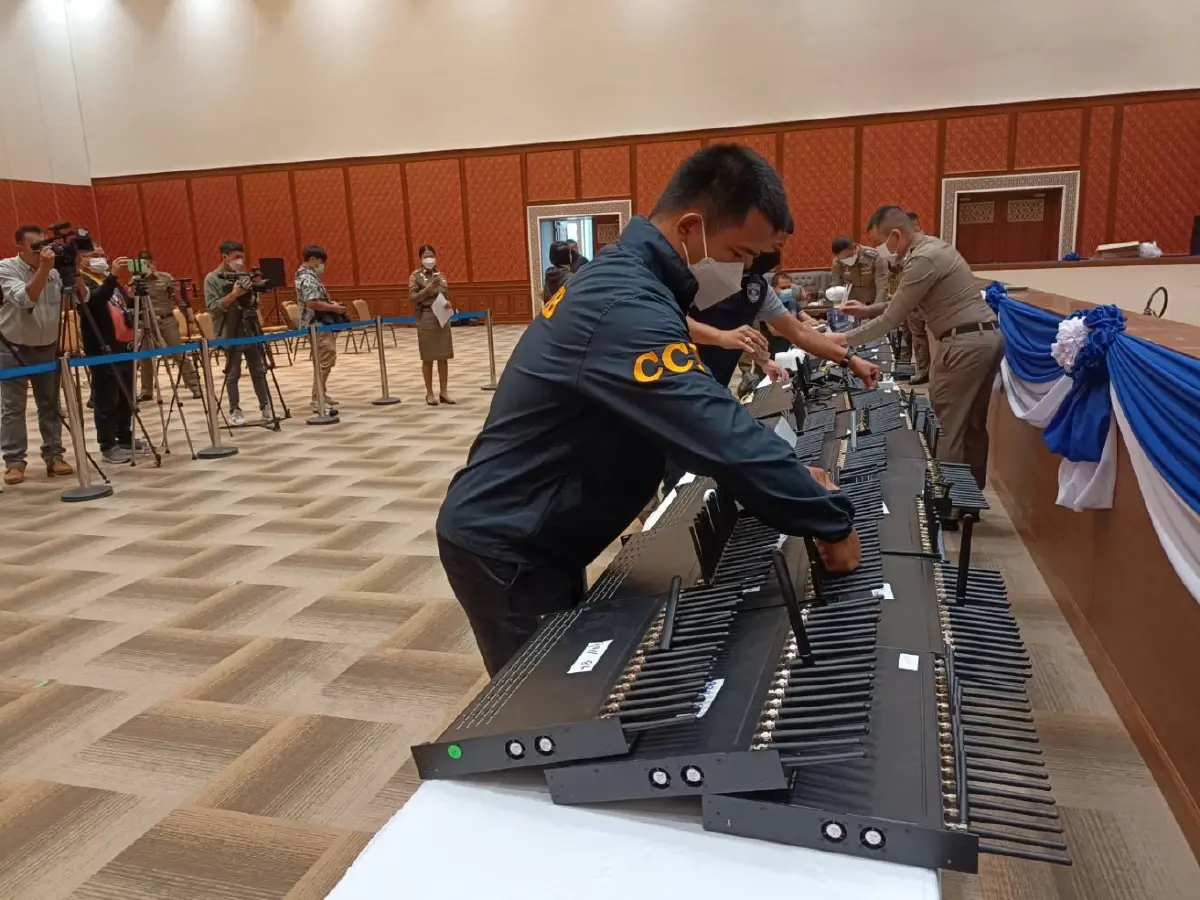 รวบ 2 ผัวเมียแก๊งคอลเซ็นเตอร์ ซุกsimbox 38 เครื่อง