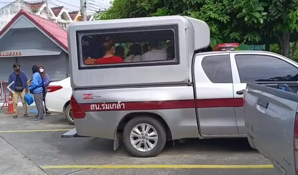 คุมฝากขัง หนุ่มหัวร้อน ชักปืนรัว 3 นัด ชายติดพันแฟนสาว พร้อมค้านประกัน