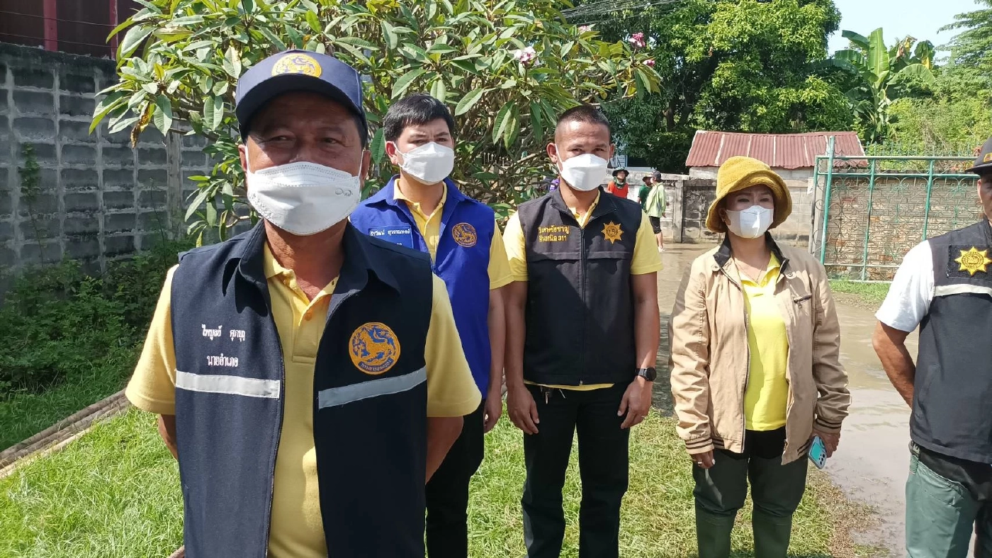 สุดต้าน ตลาดร้อยปีอ่างทองไม่รอด กำแพงพัง แม่น้ำน้อยทะลักท่วมซ้ำ