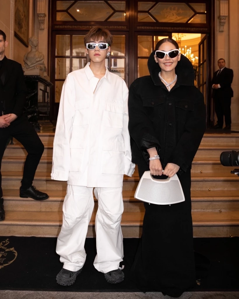พีพี กฤษฏ์ ควง ชมพู่ อารยา ชมโชว์ 2 แบรนด์ดังระดับโลกใน Paris Fashion Week