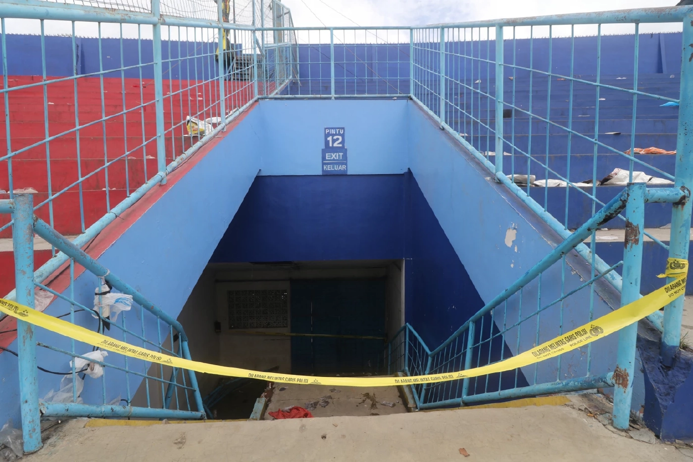 ผู้นำอินโดฯ โทษประตูล็อกในสนามบอล ต้นเหตุดับ 131 ราย