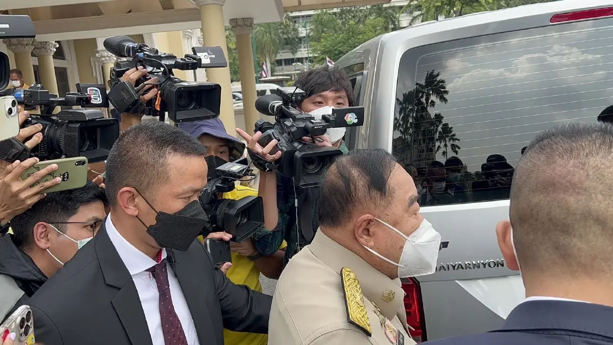 "บิ๊กป้อม"ไม่ตอบปมยุบสภา 24 ธ.ค.โยนให้ไปถามนายกฯ