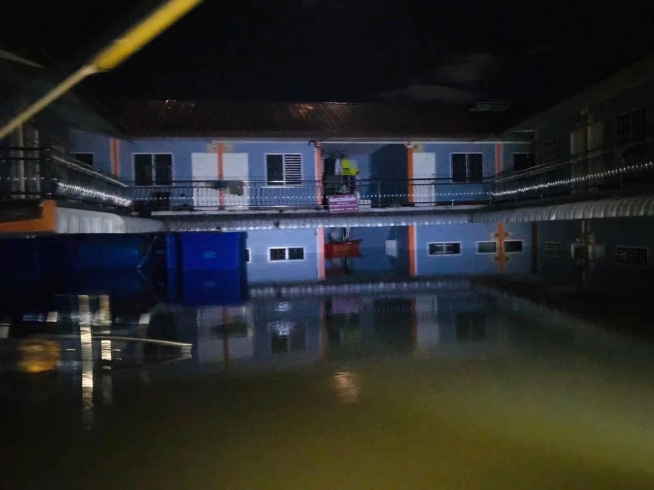 ผบ.ตร.สั่ง ตชด.ลงเรือออกตระเวนดูแลประชาชนถูกน้ำท่วม