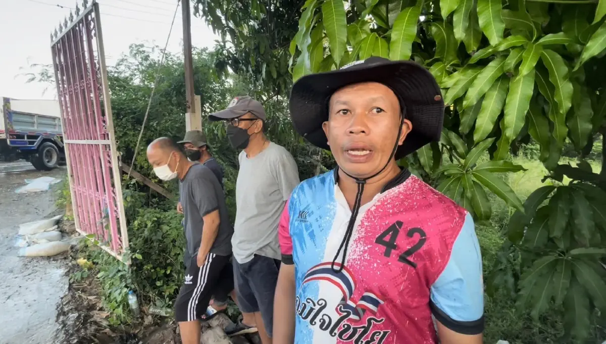 ลุ้นระทึก  "วัดไชโย" น้ำทะลักทะลุใต้ถนน เจ้าหน้าที่เร่งอุดจ้าละหวั่น