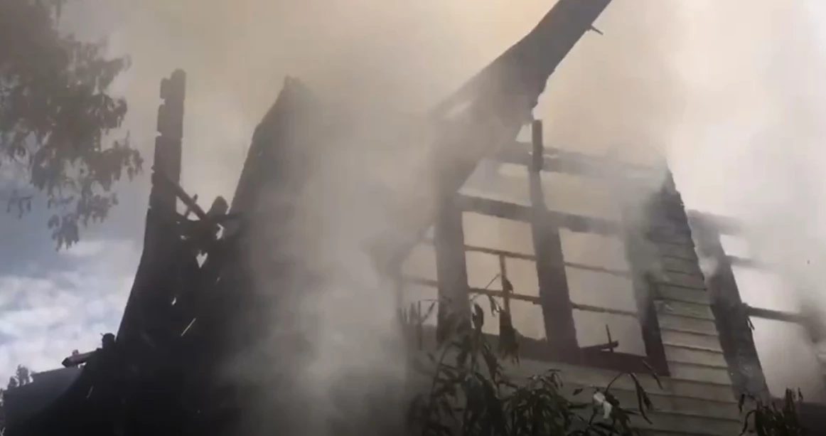 วอดทั้งหลัง ไฟไหม้บ้านนักธุรกิจดัง  คาดเสียหายกว่า 10 ล้านบาท