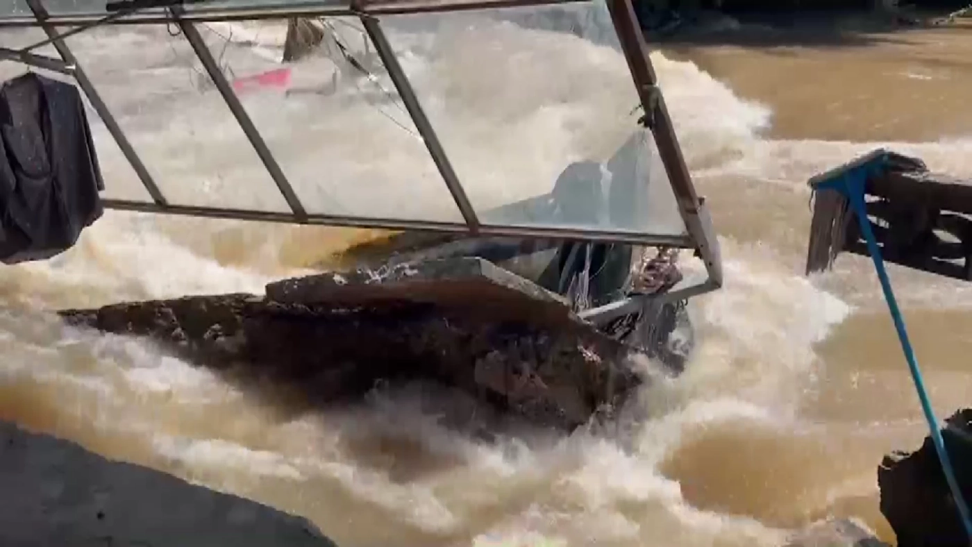 "เจ้าพระยา" ยังแรง! "อ่างทอง" โดนน้ำซัดบ้านพังทั้งแถบ เร่งขนของหนีจ้าละหวั่น