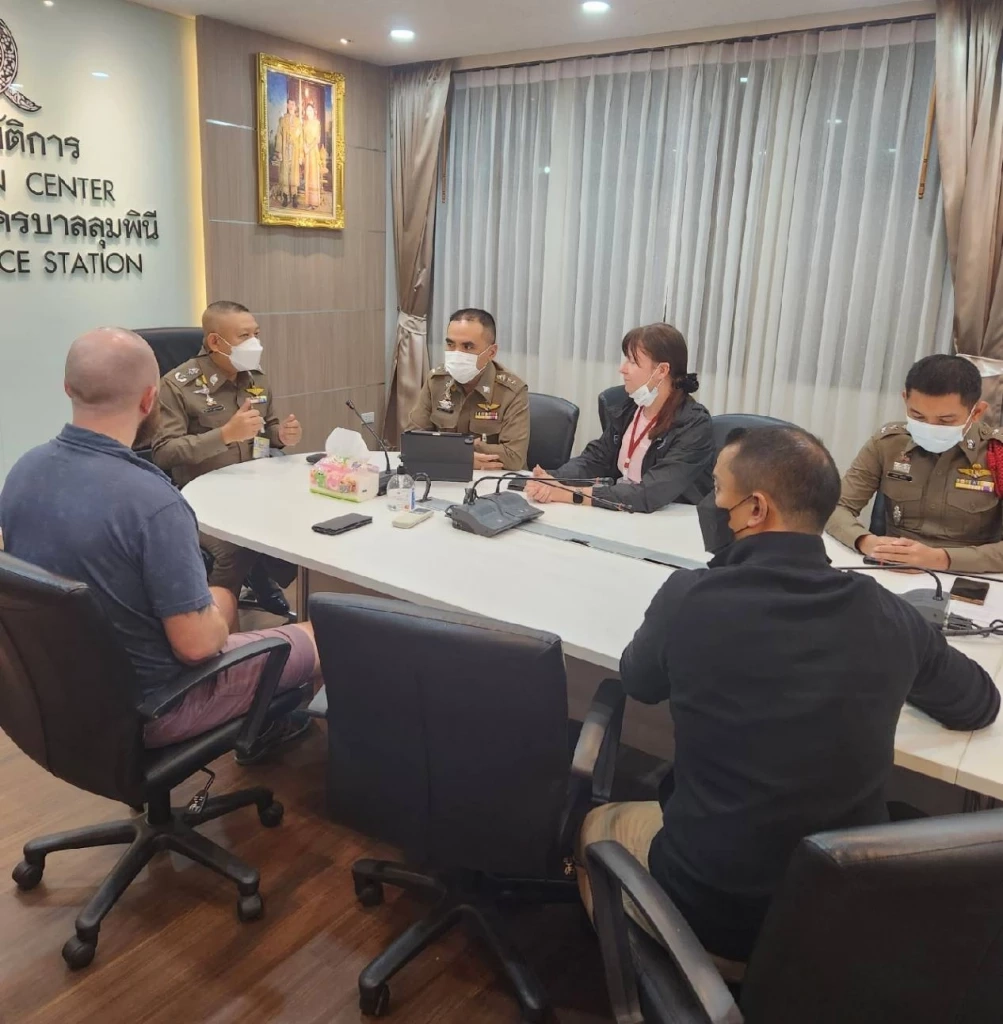 แจ้งข้อหา-ปรับหนุ่มแคนาดา เล่นสเก็ตกลางถนนสุขุมวิท 