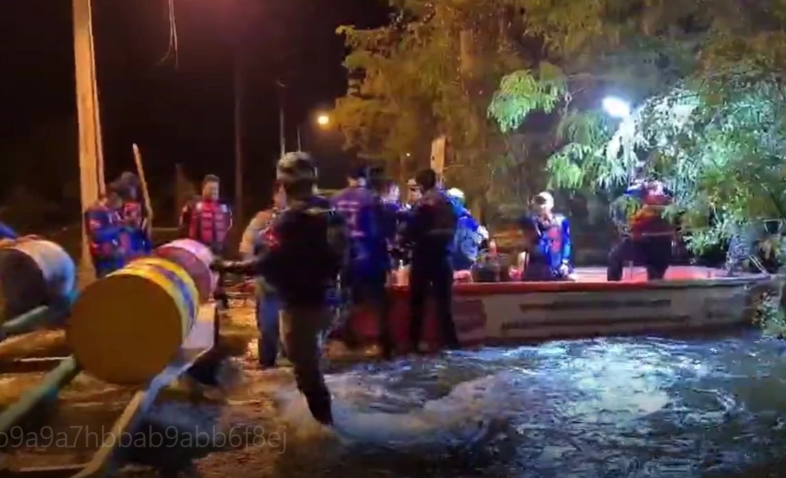 สลด  “ติ่งมิตซู” อดีตส.ส.นครสวรรค์ ขับเก๋งฝ่าน้ำท่วม ถูกพัดจมดับ