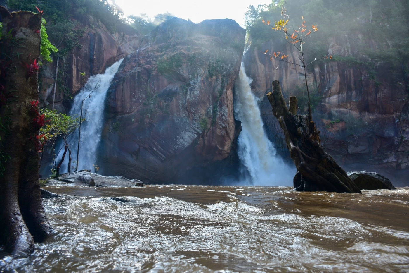 อิทธิพล"พายุโนรู"น้ำป่าหลาก สั่งปิดอุทยานแห่งชาติ 17 แห่ง งดรับนักท่องเที่ยว
