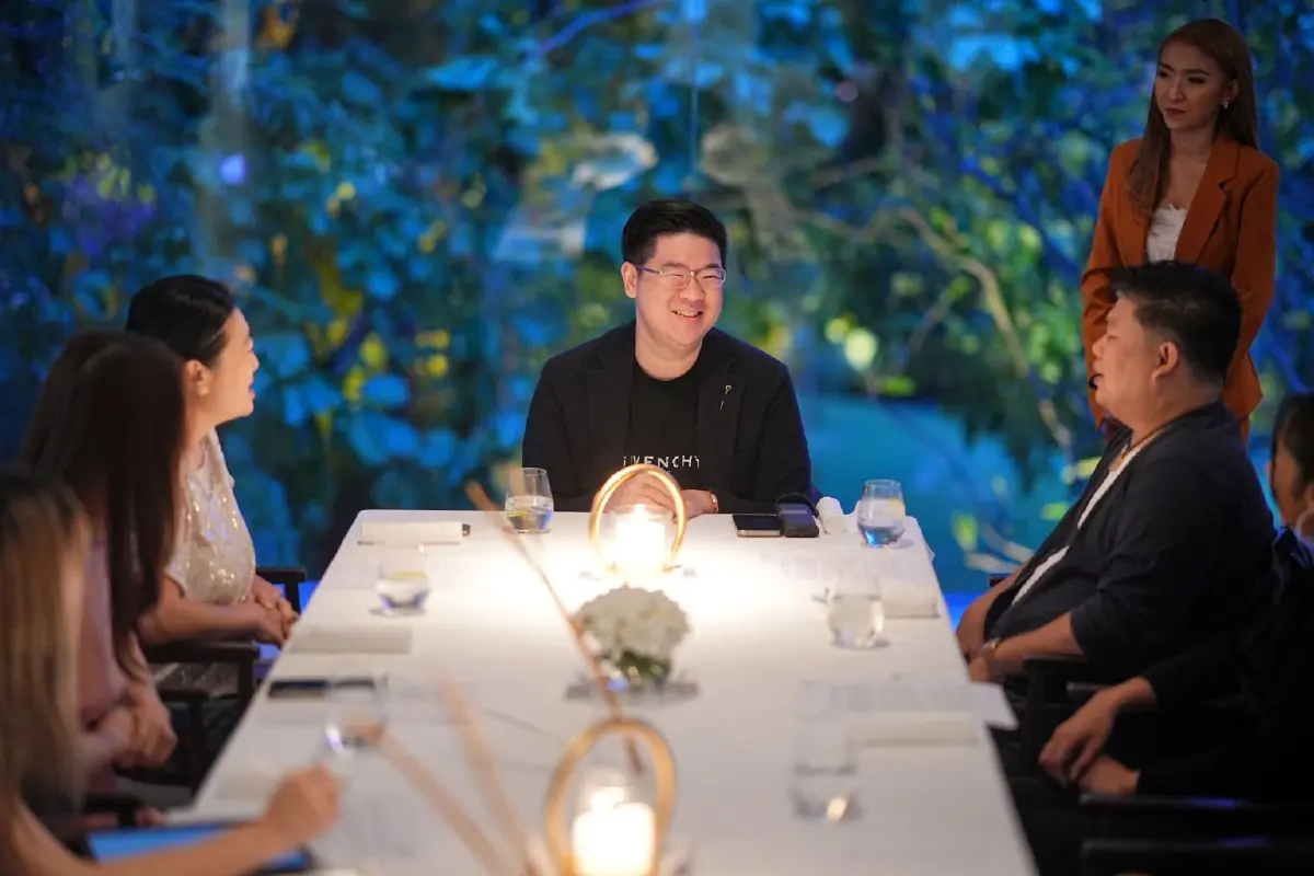 มื้อค่ำสุดพิเศษ ชมคอลเลคชั่นทองคำและเพชร “ของขวัญแห่งความสุขที่มีคุณค่า”