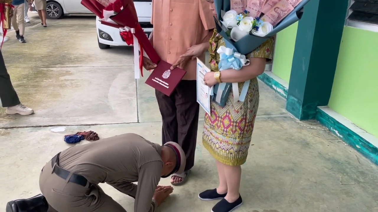 พ่อแม่พิการปล่อยโฮ สุดภาคภูมิใจ ส่งลูกชายเรียนจนได้รับราชการตำรวจ