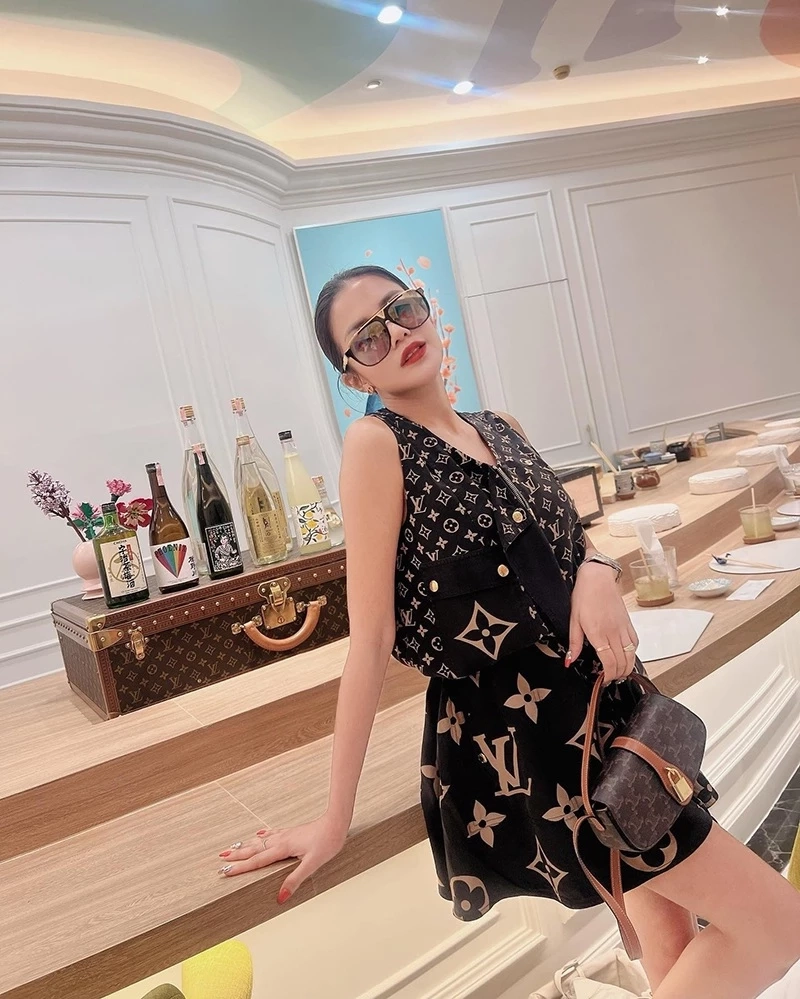 เพจดังจัดหนัก"ใบเตย อาร์สยาม" เลื่อนนัด DSI รอบสอง แต่ไปงาน D แบรนด์หรูได้