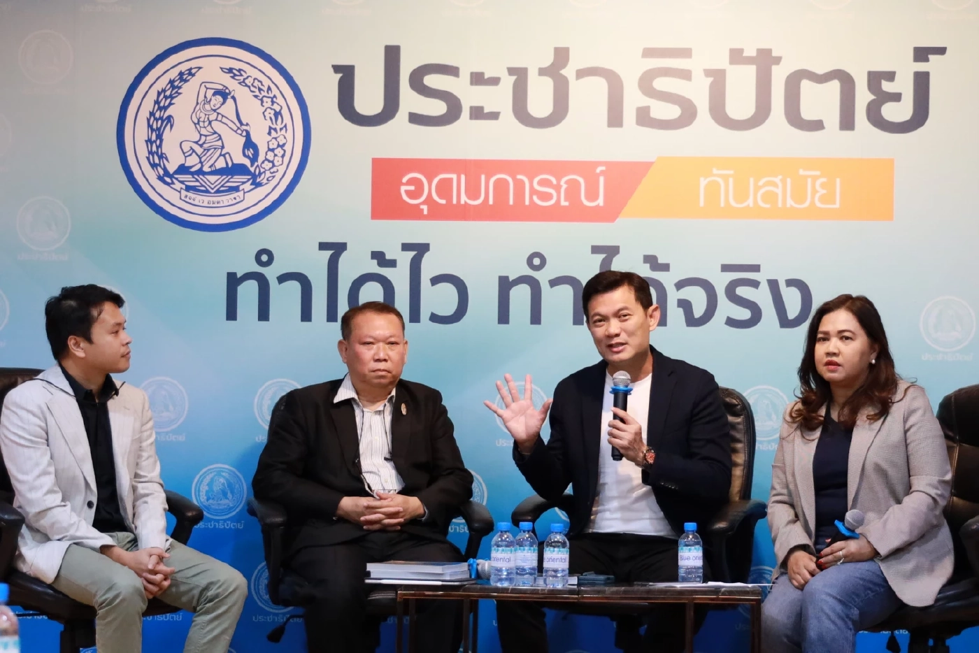 ศ.ดร.สุชัชวีร์ สุวรรณสวัสดิ์ ในฐานะประธานคณะทำงานนโยบาย กทม. ปชป. 