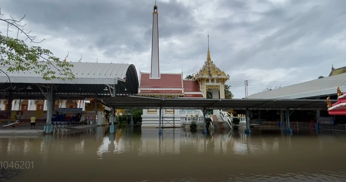 อ่วม “แม่น้ำท่าจีน” ทะลักท่วม “ถนนบรมราชชนนี”  รถติดยาวกว่า 10 กม.