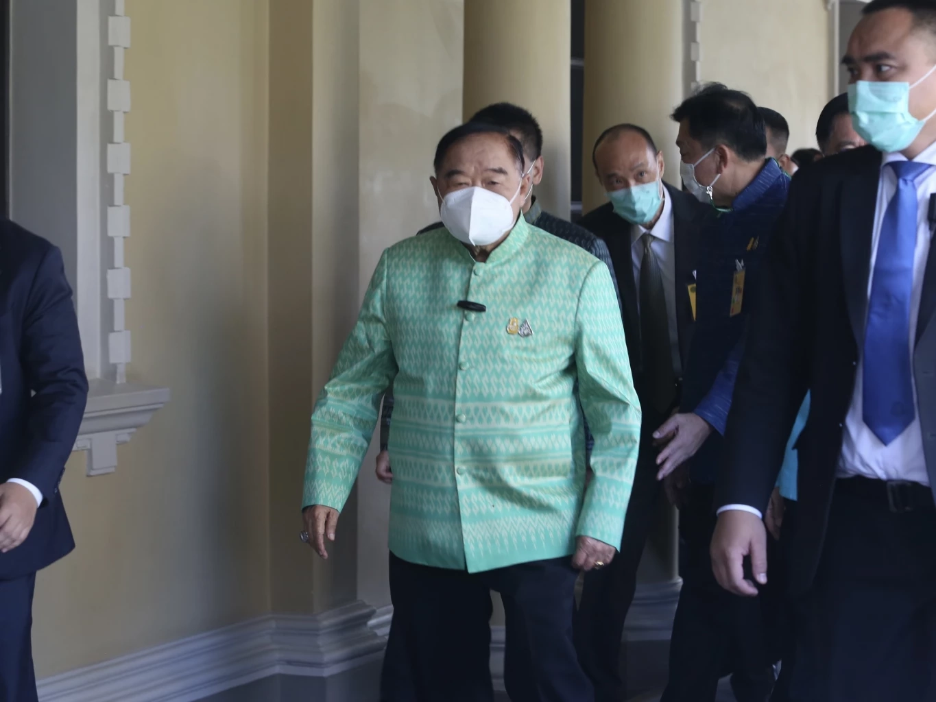 "ชลน่าน"เบรกยังเร็วไปจับมือ"พปชร."ชู"บิ๊กป้อม"นั่งนายกฯ