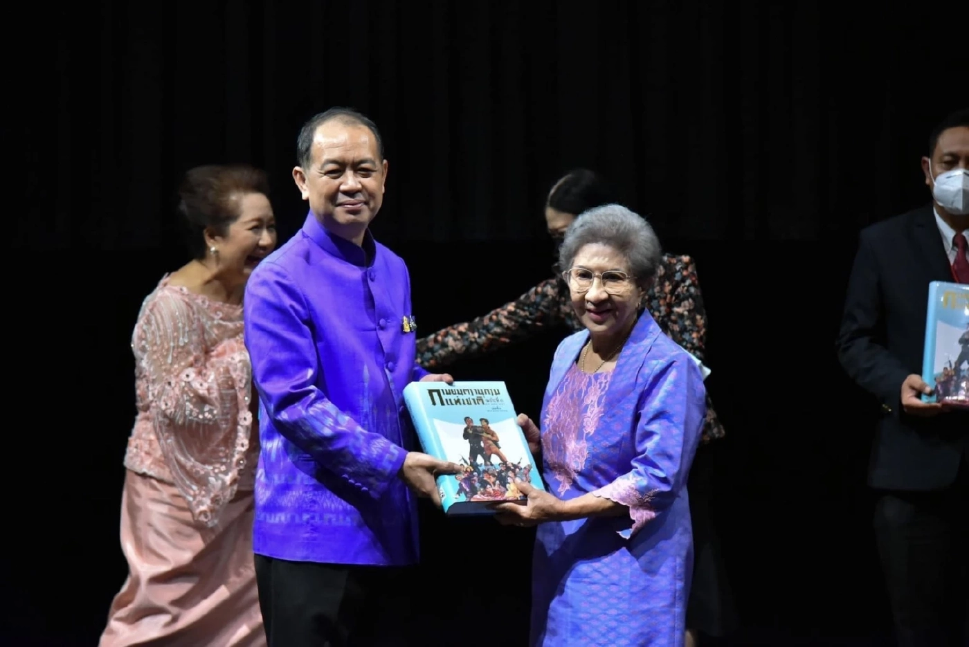 'ดารารุ่นเก๋า' ร่วมพิธีประกาศ รายชื่อขึ้นทะเบียนมรดกภาพยนตร์ของชาติ 12