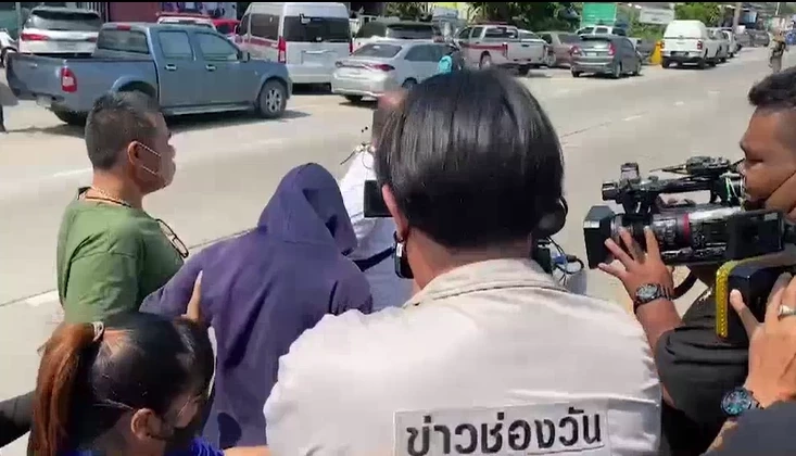 ตร.นำตัวผู้ต้องสงสัยมาสอบปากคำ