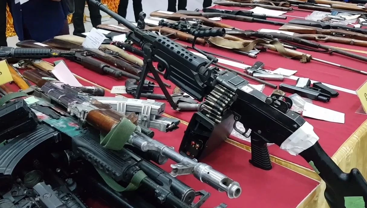 ผบช.ภ. 8 เผย ไล่ออก 2 ตำรวจ เกี่ยวข้องขโมยปืน ล่าสุดตามของกลางคืนได้แล้ว