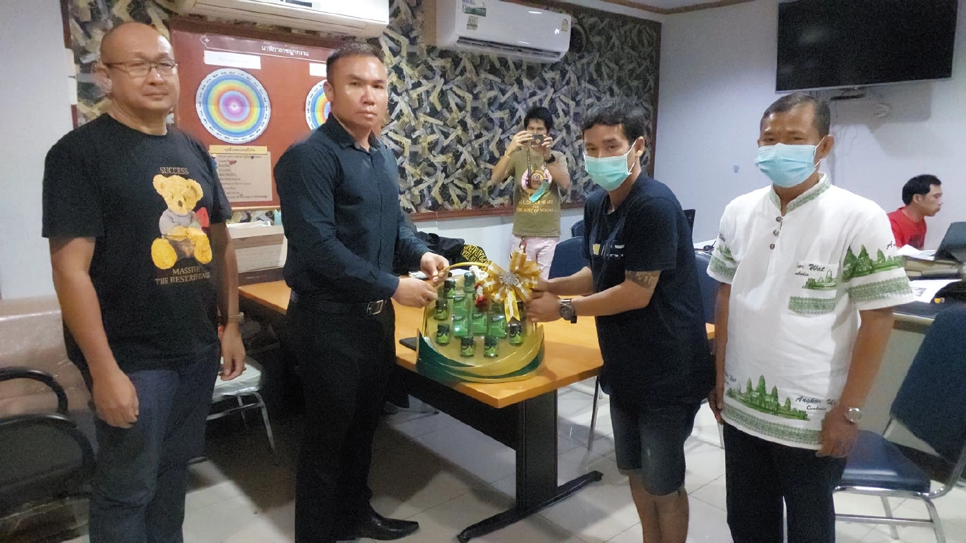 เดือด “หนุ่มหัวร้อน” ซิ่งปาดหน้า “รองผกก.” สุดท้ายไหว้สวย รับขาดสติ (มีคลิป)