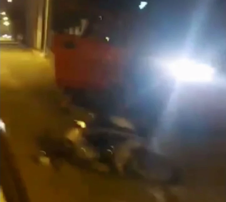 วงจรปิดวินาทีชีวิต กระบะคลั่งชนจยย. ลากไกล 350 ม. หวิดดับ ตร.เร่งล่าตัว - คลิป