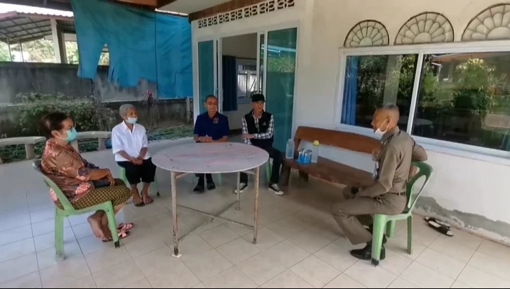 ตร.ฉาวอีก ฉุนหนุ่มถ่ายรูปรถ ลากขึ้นโรงพักอ้างตรวจฉี่ แต่พาไปซ้อม (มีคลิป)