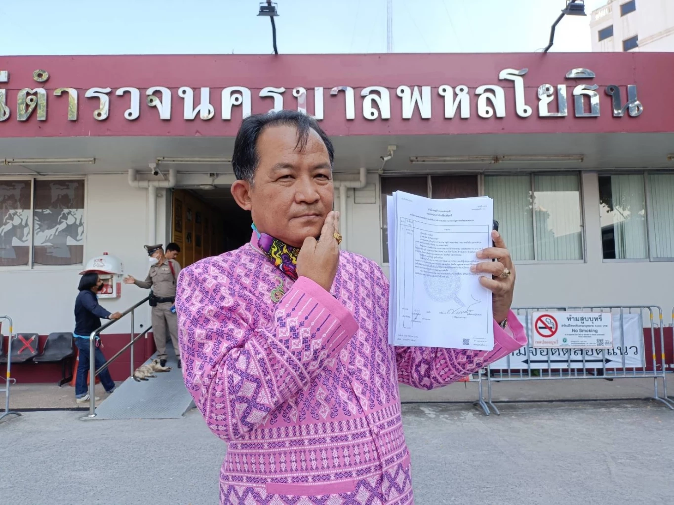 ศรีสุวรรณ เผยอาการปวดคอ ชี้ บทเรียนความเห็นต่างของสังคม (มีคลิป)