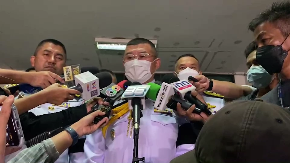 ตร.แถลง "นักข่าว CNN" ไม่มีเจตนาบุกรุก-เอาผิดเฉพาะวีซ่า นักข่าวไหว้ขอโทษคนไทย (คลิป)