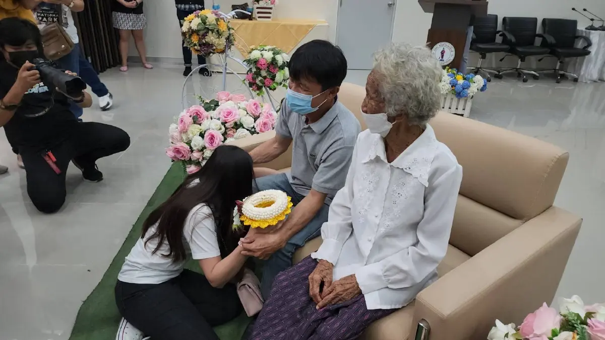 25 ปีที่รอคอย ลูกสาวตามหาพ่อจนได้พบกัน