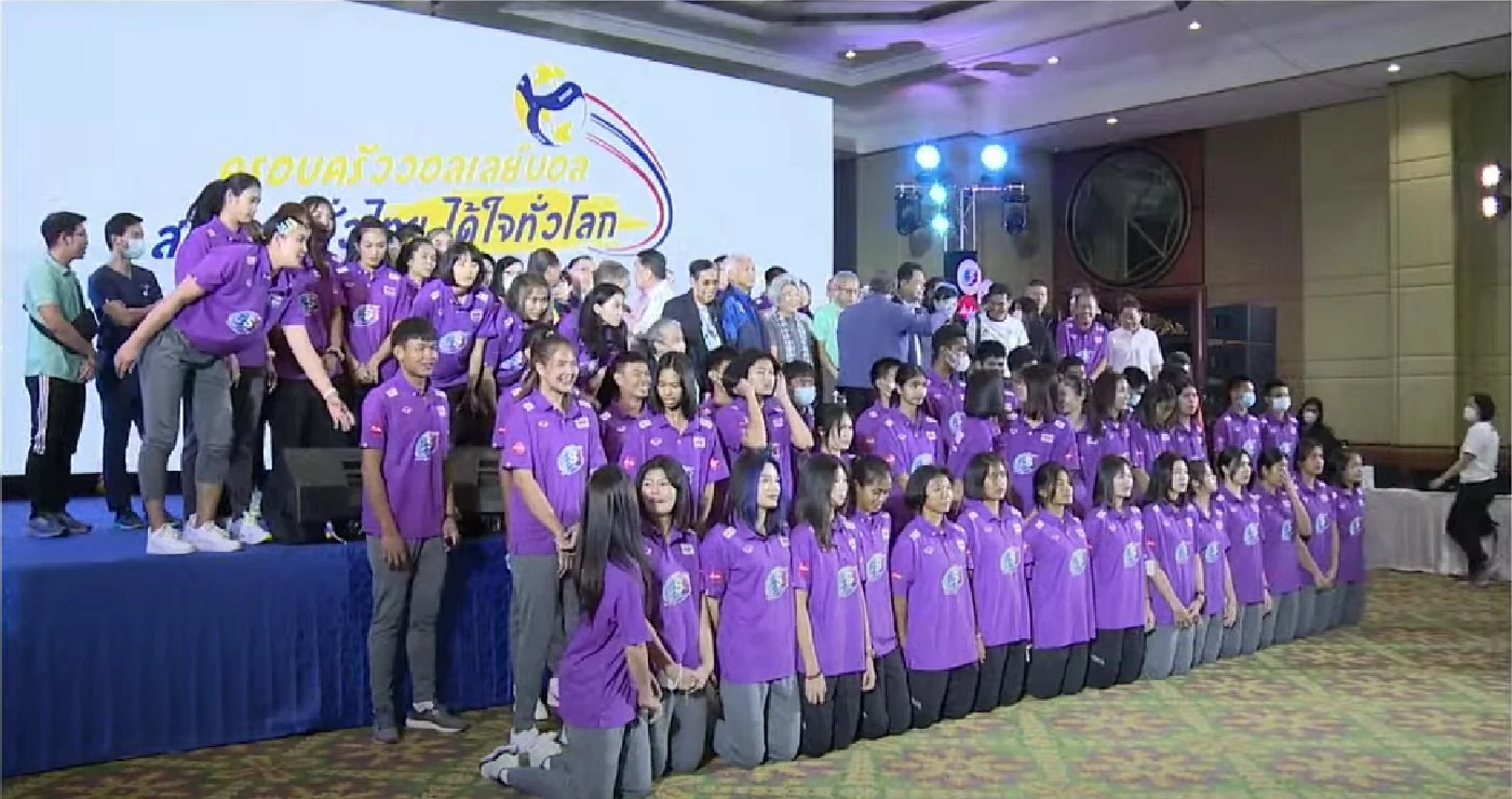 "ลุงป้อม" ชื่นชม "วอลเลย์บอลหญิงไทย" สร้างชื่อ อวยพรให้ขึ้นเบอร์ 1 โลก (คลิป)