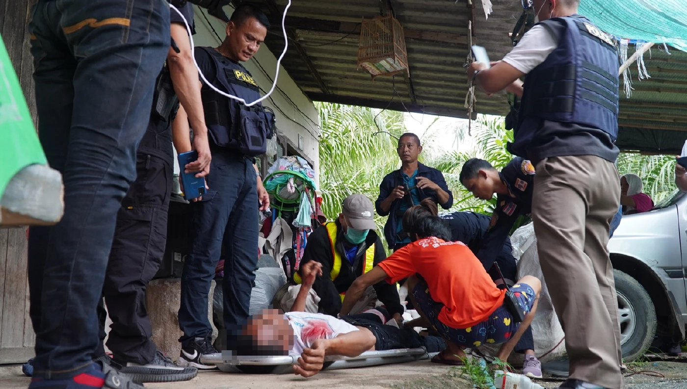 หนุ่มหลอนยาจับเพื่อน-ลูกสาวเป็นตัวประกัน ชิงรถตร.ขับหนี จนท.ยิงสกัดจนมุม