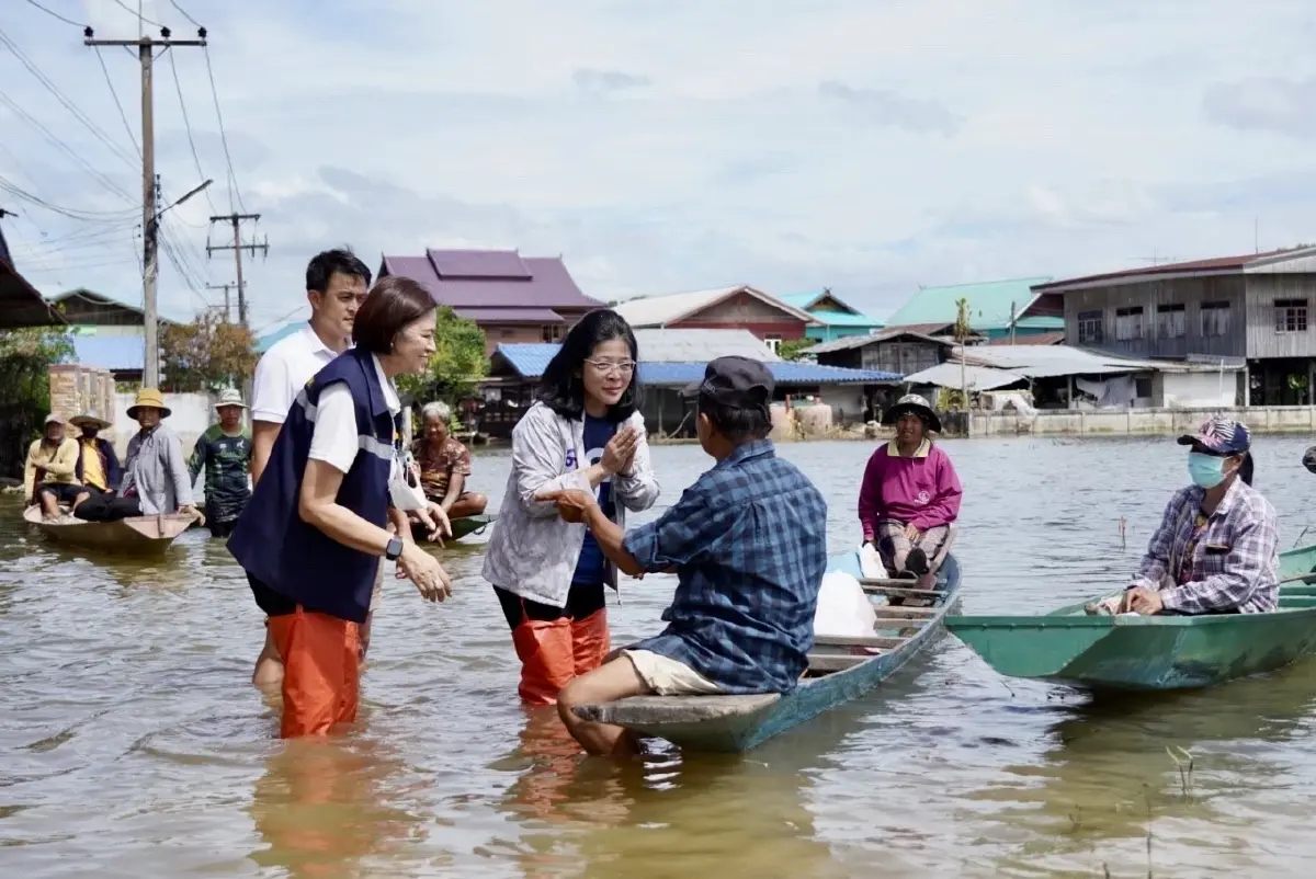 "สุดารัตน์"จี้รัฐเร่งเยียวยาชาวอีสานหลังนาข้าวจมน้ำเกือบแสนไร่
