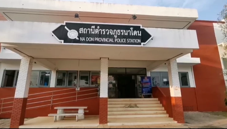 ตร.ฉาวอีก ฉุนหนุ่มถ่ายรูปรถ ลากขึ้นโรงพักอ้างตรวจฉี่ แต่พาไปซ้อม (มีคลิป)