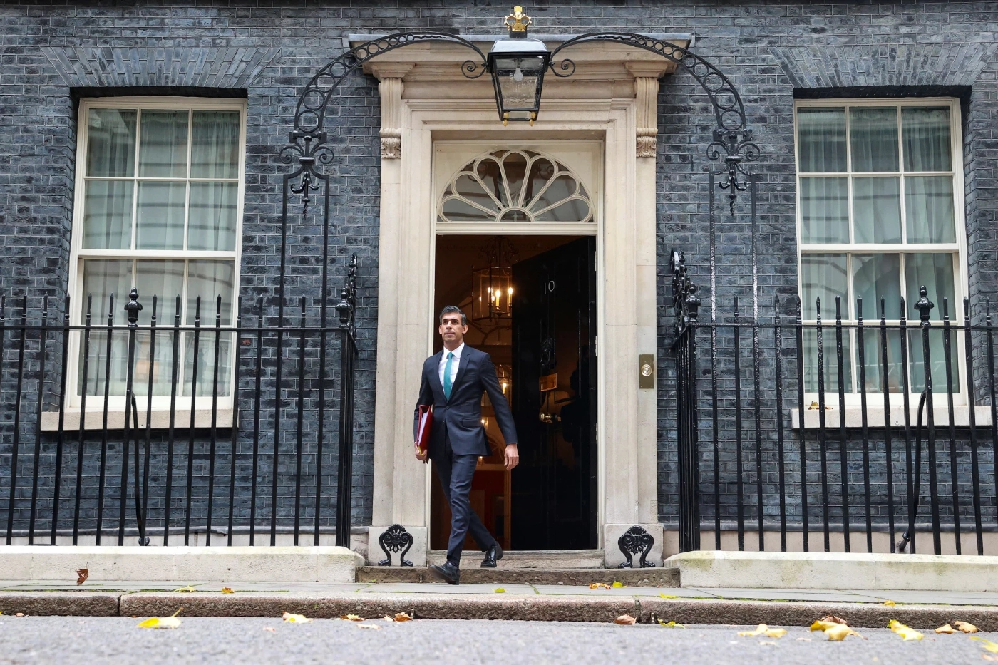 'ริชี ซูแน็ก' ย้ายจากคฤหาสน์สู่ 'แฟลต' เลขที่ 10