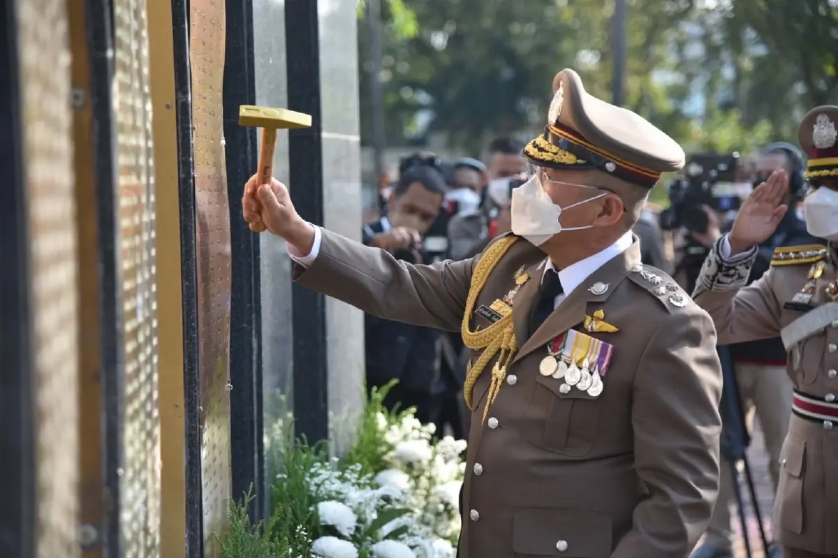 ผบ.ตร.เปิดพิธีสวนสนาม “วันตำรวจ” สดุดีตำรวจสละชีวิตเพื่อชาติ