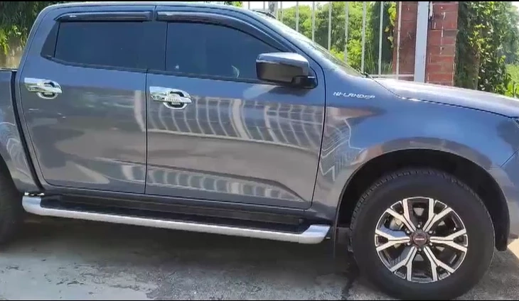 รถกระบะคันที่คาดว่าก่อเหตุ